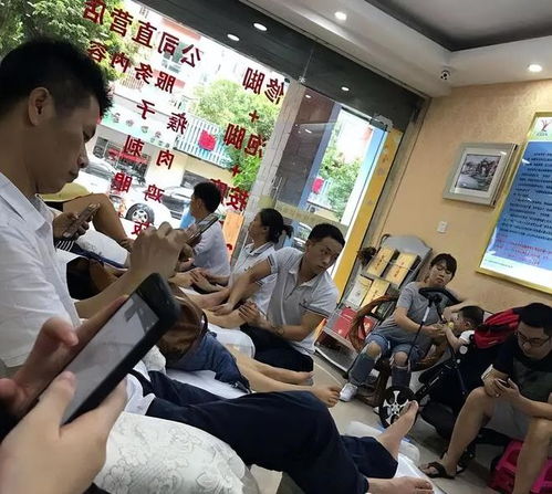 吸金5800億，下班年輕人擠進足療店，修腳理發小店悶聲發大財